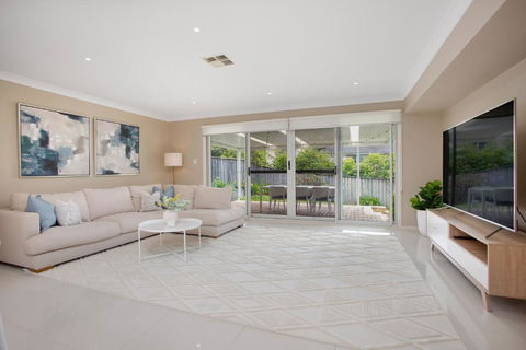 Entire Home In Park Central - Family-Friendly Getaway - Walk To Parks, Shops And Transport In Macarthur - Accommodation Gladstone 2