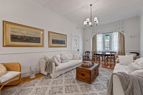 Experience The Charm Of Little Plains Homestead - Accommodation Gladstone 4