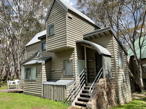 Faithfulls Chalet, Alpine-getaways - Accommodation Gladstone 0