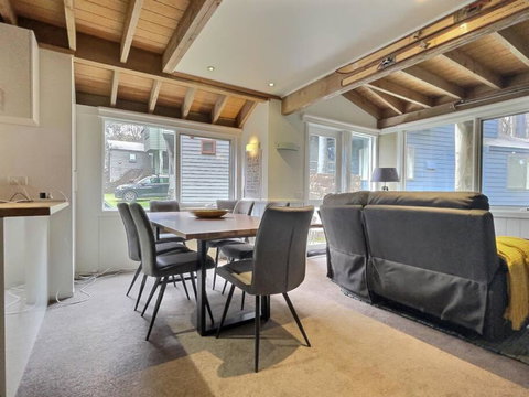 Faithfulls Chalet, Alpine-getaways - Accommodation Gladstone 1