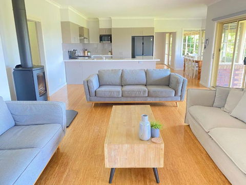 Farmhouse In The Heart Of Wine Country, 10 Minutes To Beach - Accommodation Gladstone 1