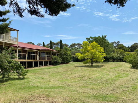 Farmhouse In The Heart Of Wine Country, 10 Minutes To Beach - Accommodation Gladstone 2