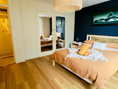 FORR64 - Cosy East Perth Retreat - Accommodation Gladstone 2