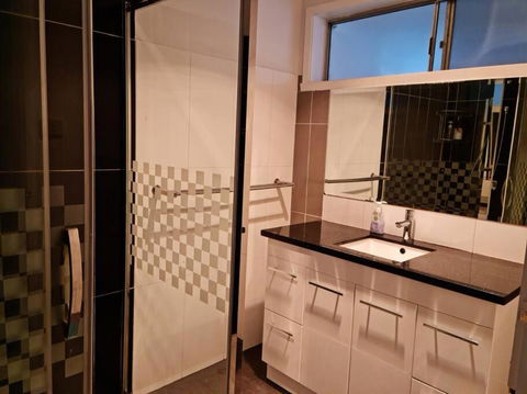 Four Bedroom House With Free Parking On Site - Accommodation Gladstone 2