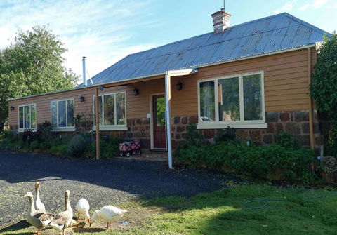 Fulham Homestead Historic Rural Large 3 Bedroom Guesthouse - Accommodation Gladstone 0