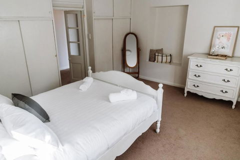 Fulham Homestead Historic Rural Large 3 Bedroom Guesthouse - Accommodation Gladstone 2