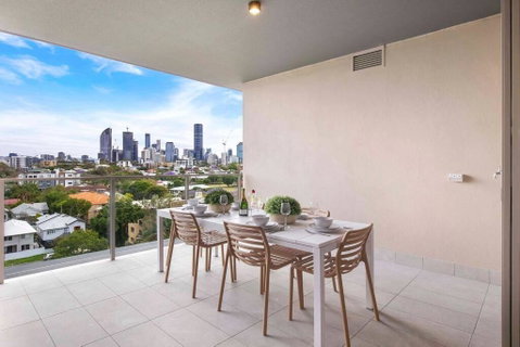 Gabba Oasis:Luxury 3BRM Apt Pool - Accommodation Gladstone 3