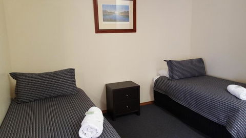Gateway Motor Inn - Self Check-In - Accommodation Gladstone 2