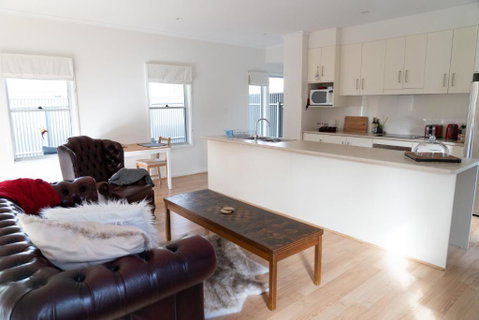 Gawler Townhouse U1 1 Bedroom - Accommodation Gladstone 0