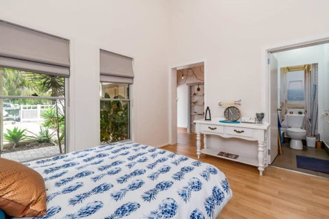 Gawler Townhouses 1C , 1 Queen Bed - Accommodation Gladstone 0