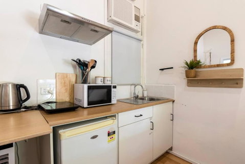 Gawler Townhouses 1C , 1 Queen Bed - Accommodation Gladstone 4