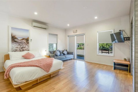 Gawler Townhouses 1b - Accommodation Gladstone 2