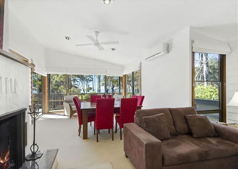 George Bass Drive A Well Kept Secret - Accommodation Gladstone 2