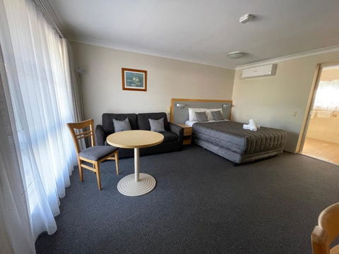 George Bass Motor Inn - Accommodation Gladstone 4