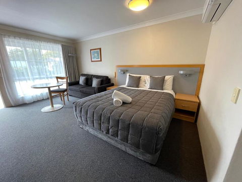 George Bass Motor Inn - Accommodation Gladstone 0