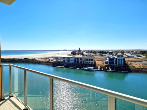 Glam Apartment 21 - Accommodation Gladstone 0