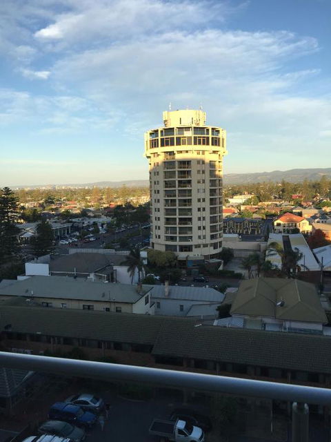 GlenelgApt - Accommodation Gladstone 4