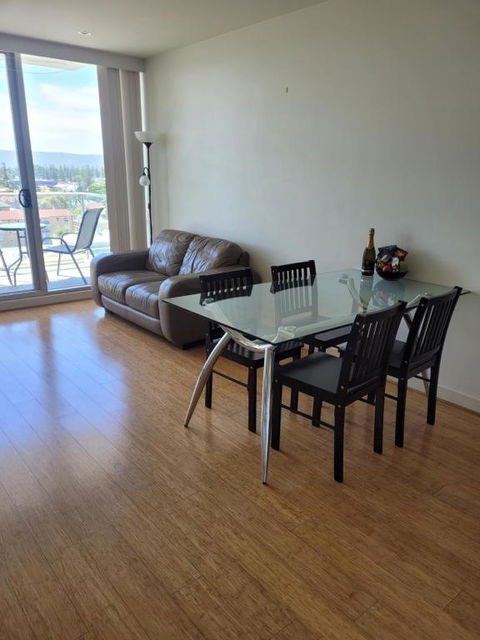 GlenelgApt - Accommodation Gladstone 3