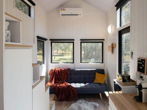Golden Hill Farmstay By Tiny Away - Accommodation Gladstone 2