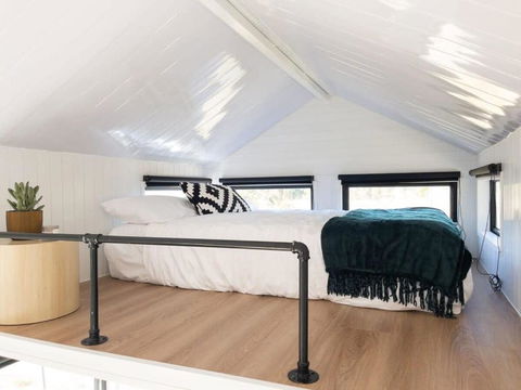 Golden Hill Farmstay By Tiny Away - Accommodation Gladstone 3