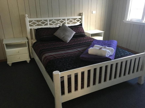 Goondihill Hotel - Accommodation Gladstone 4