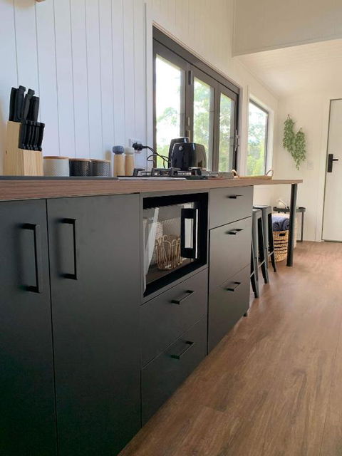 Gorgeous 2 Bedroom Tiny House Noosa Hinterland - Accommodation Gladstone 4