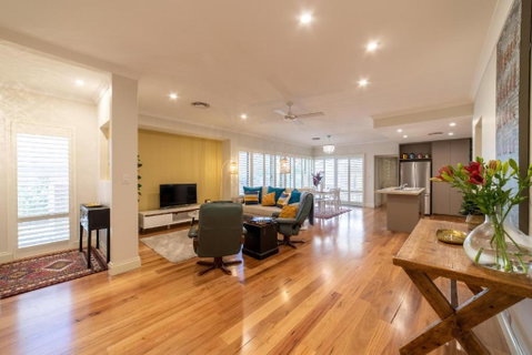 Greenmount Getaway - Accommodation Gladstone 0