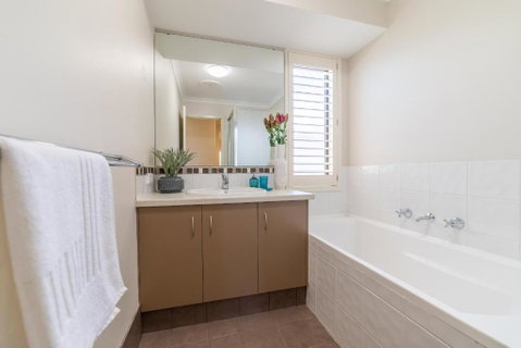 Greenmount Getaway - Accommodation Gladstone 4