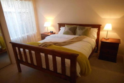 Grace Cottage - Free Wi-Fi, Foxtel,Central Heating - Accommodation Gladstone 2