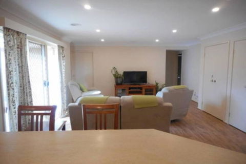 Grace Cottage - Free Wi-Fi, Foxtel,Central Heating - Accommodation Gladstone 4