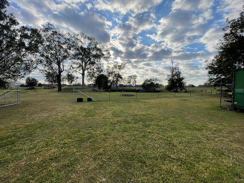 Graceland By Tiny Away - Accommodation Gladstone 1