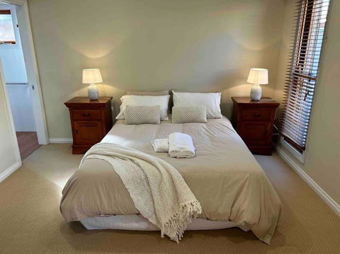 Grand Retreat In Peaceful Street - Accommodation Gladstone 2