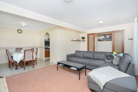 Great Location Stay And Relax - Accommodation Gladstone 4
