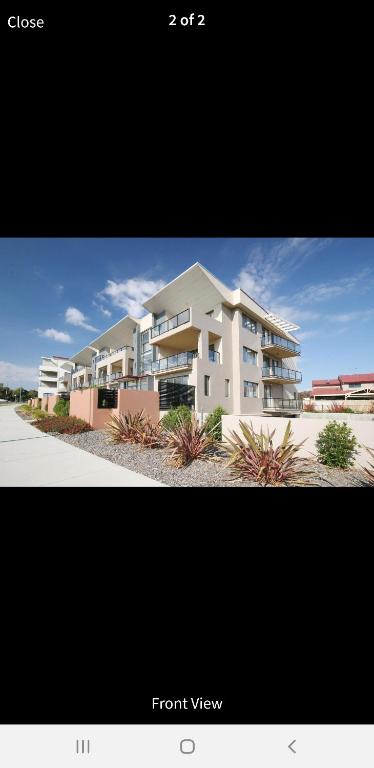 GREENWAY WATERS 2 Bed Apartment - Accommodation Gladstone 0