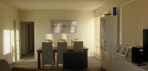 GREENWAY WATERS 2 Bed Apartment - Accommodation Gladstone 1