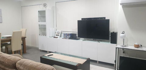 GREENWAY WATERS 2 Bed Apartment - Accommodation Gladstone 4