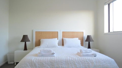 GREENWAY WATERS Apartments - Accommodation Gladstone 4