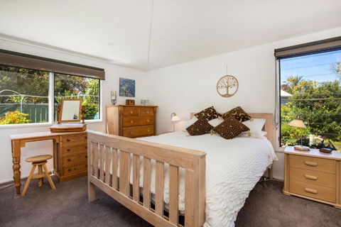 Grey Gables Pet Friendly With Swimming Pool And Spa - Accommodation Gladstone 2