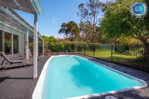 Grey Gables Pet Friendly With Swimming Pool And Spa - Accommodation Gladstone 0