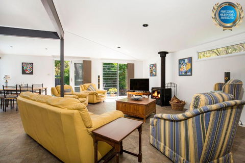 Grey Gables Pet Friendly With Swimming Pool And Spa - Accommodation Gladstone 1