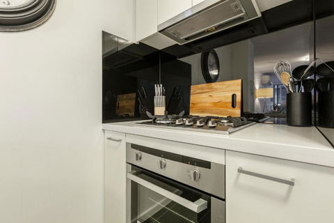 Groovy Apt Near Casino W Parking & Heated Pool - Accommodation Gladstone 3