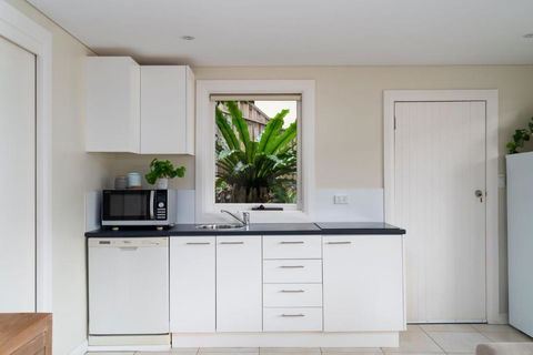 Gull Cottage By Beach Stays - Accommodation Gladstone 4