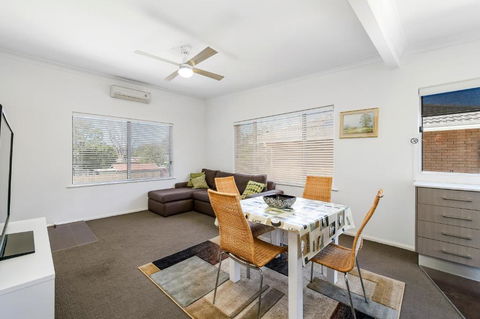 H2O Holiday Apartments Unit 5 - Accommodation Gladstone 3