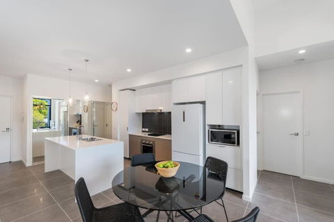 H6B - Round About Bulimba - Accommodation Gladstone 0