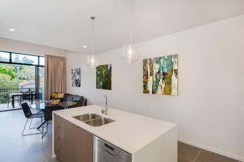 H6B - Round About Bulimba - Accommodation Gladstone 1