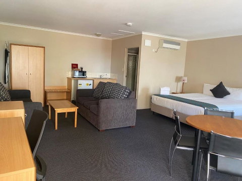 Harbour Sails Motor Inn - Accommodation Gladstone 2