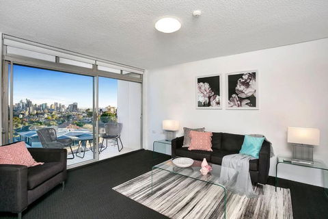 HARIS - Modern 2BR Apartment With Views - Accommodation Gladstone 0
