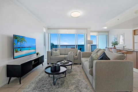 HIGH FLOOR GUARANTEE - 3 Bedroom Plus Study Apartments At Chevron Renaissance - Self Contained & Privately Managed - Wow Stay - Accommodation Gladstone 2