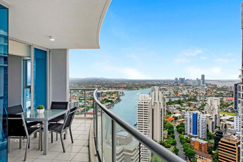 HIGH FLOOR GUARANTEE - 3 Bedroom Plus Study Apartments At Chevron Renaissance - Self Contained & Privately Managed - Wow Stay - Accommodation Gladstone 3