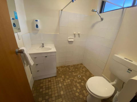 Hawker Hotel Motel - Accommodation Gladstone 2